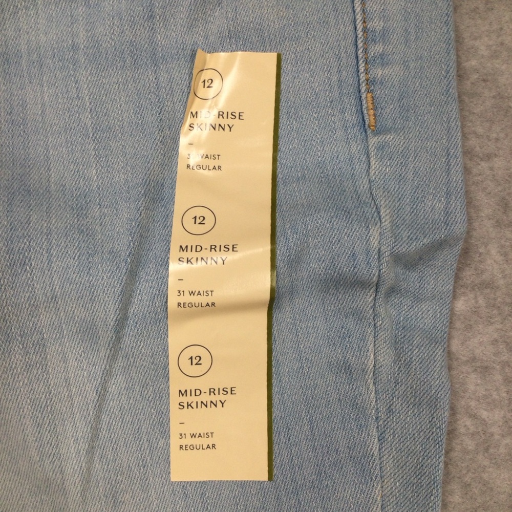 Universal Thread Mid Rise Light Blue Skinny Jeans - Picture 2 of 10